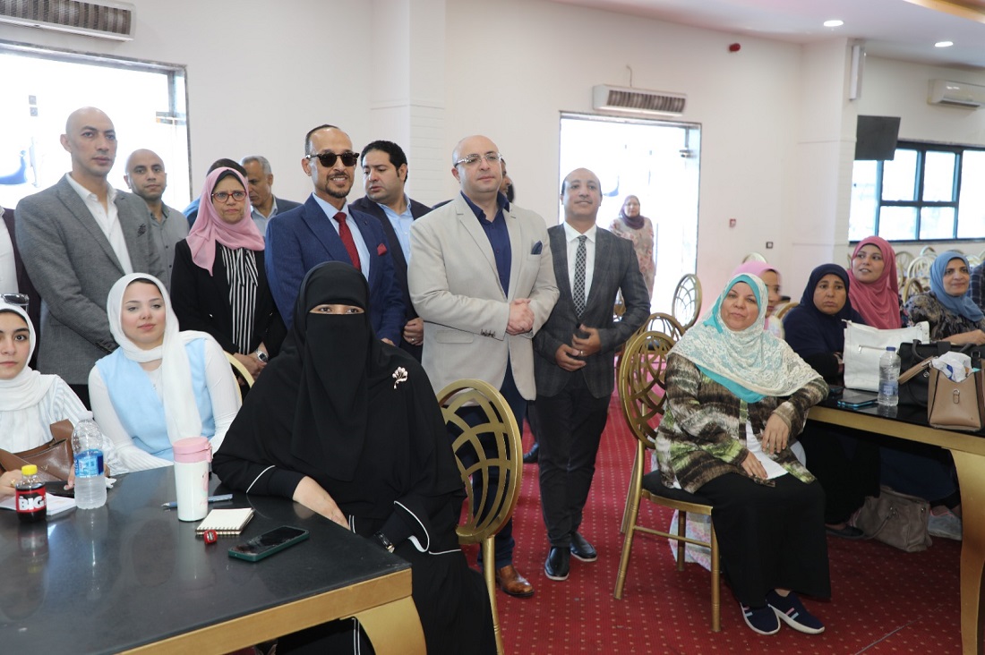 المحافظ يتفقد البرنامج التدريبي للعاملين بالجهاز الإداري